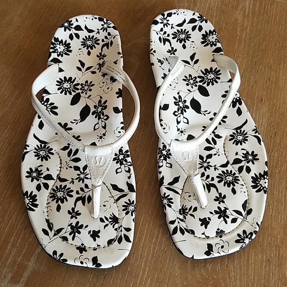 lululemon flip flops
